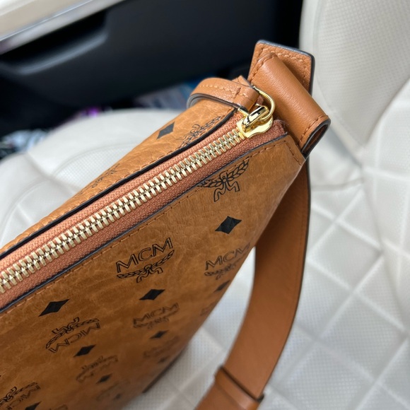 MCM shoulder bag leather cognac brown adjustable strap - Picture 6 of 14